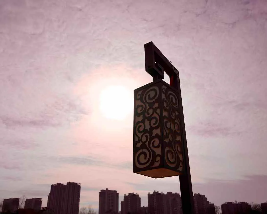 《爷爷与秋千》 试着用四格营造故事感 这个爷爷真好,拍他...的配图 4