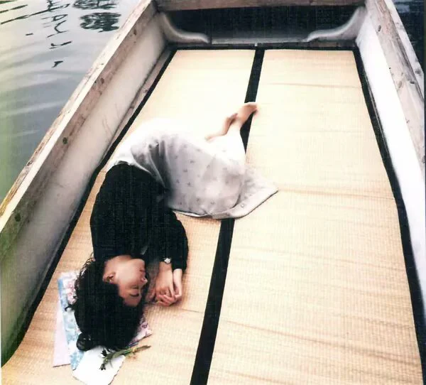 摄影见证的亲密关系,爱永远停滞在相片中,回忆迟迟出不来的配图 3